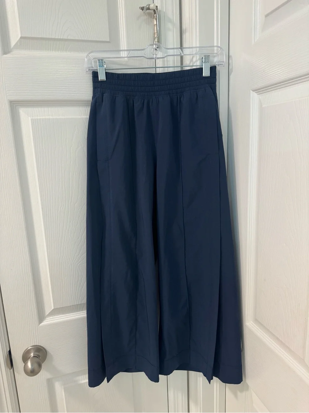 Lululemon Wanderer Culottes size 4 wide leg navy blue